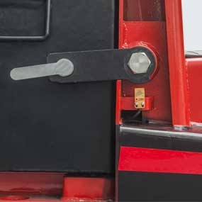 The-locking-device-of-the-battery-is-provided-with-the-safety-protection-function.-Only-if-the-locking-device-is-rotated-in-place,-the-tractor-can-travel
